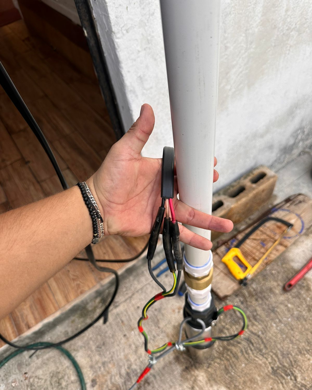 Revisión de sistema de bomba sumergible